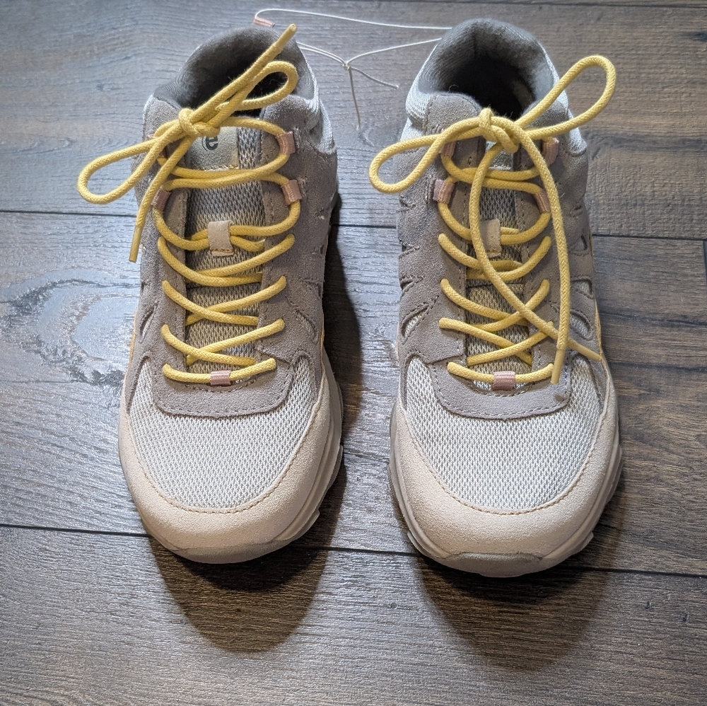 Earth Origins Gray Sneakers Yellow Laces Size 6.5‎ New